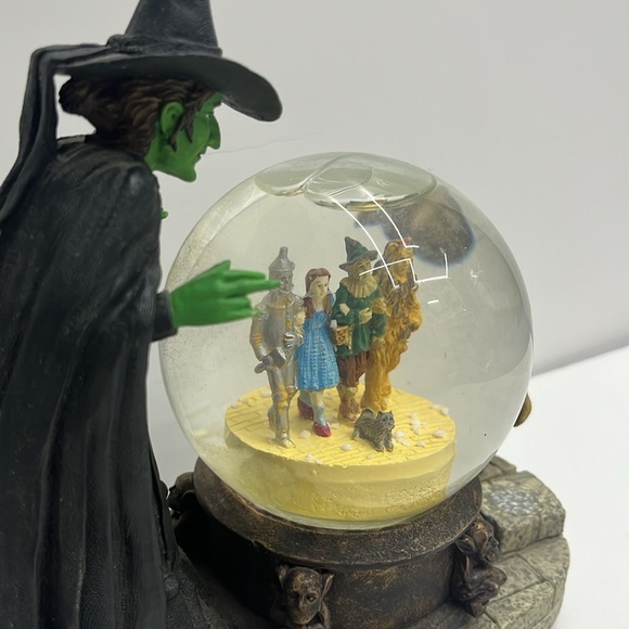 Wizard of Oz Snow Globe Music Box - Picture 3 of 10